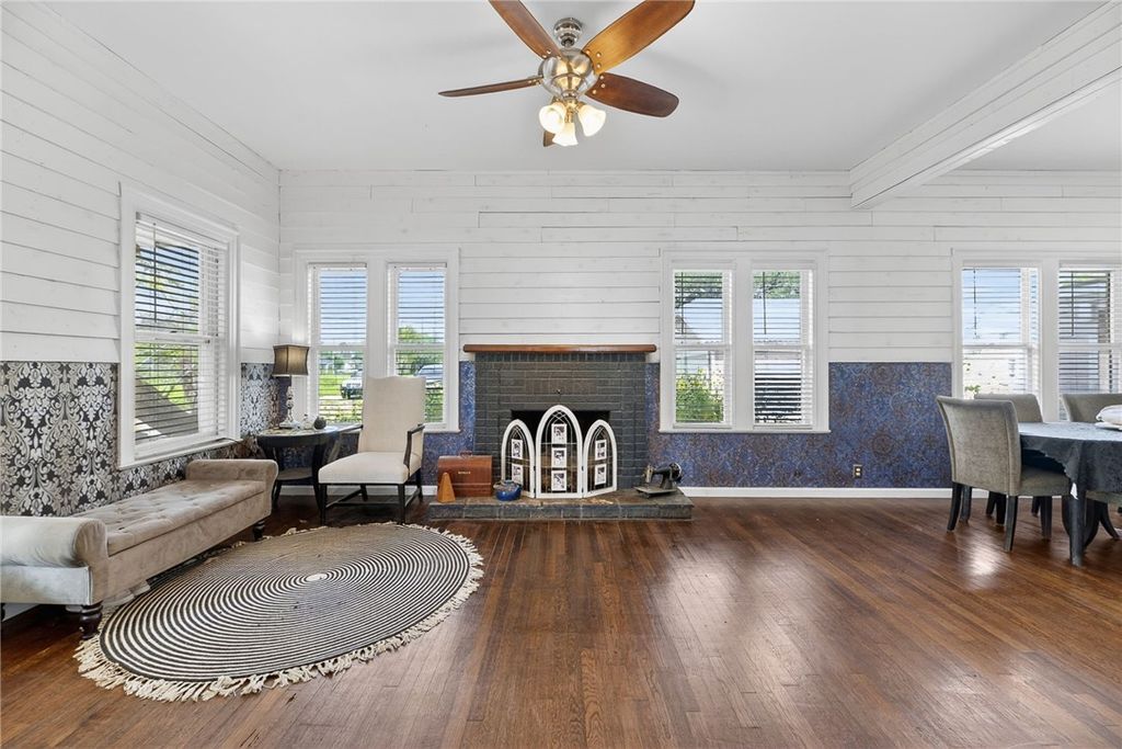 119 E Houston St, Refugio, TX 78377 — photo 5