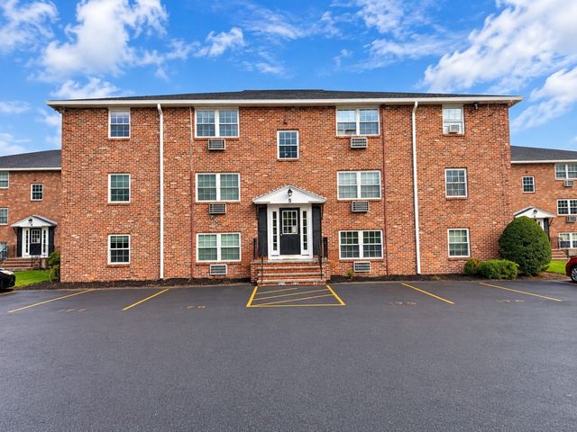 5 Colonial Village Dr 1, Arlington, MA 02474