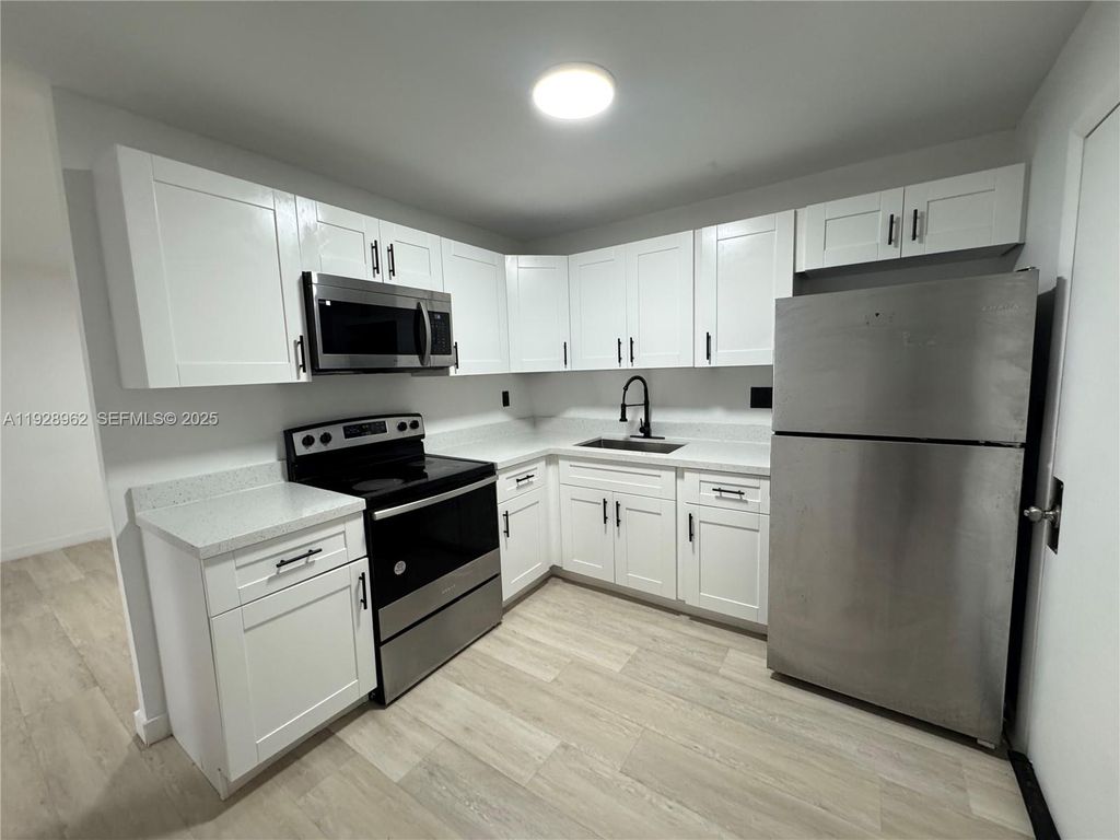 12215 W Dixie Hwy 103, North Miami, FL 33161