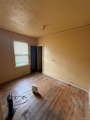 593 Kitchener Street, Detroit, MI 48215