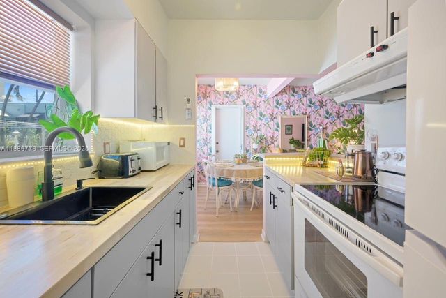 315 Van Buren Street 104B, Hollywood, FL 33019