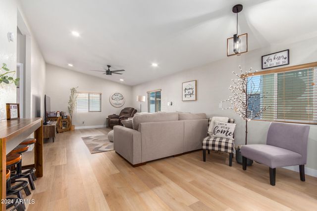 2401 W SOUTHERN Avenue 311, Tempe, AZ 85282