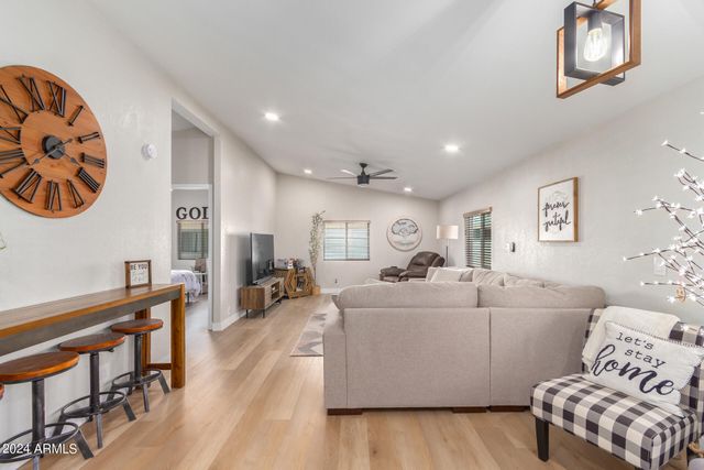 2401 W SOUTHERN Avenue 311, Tempe, AZ 85282