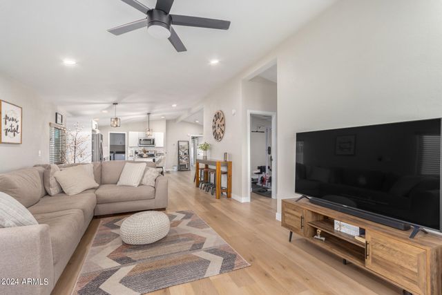 2401 W SOUTHERN Avenue 311, Tempe, AZ 85282