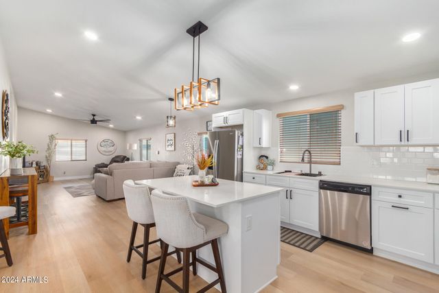 2401 W SOUTHERN Avenue 311, Tempe, AZ 85282