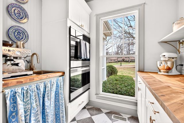 2974 W Mor Dr, Clarksville, TN 37043