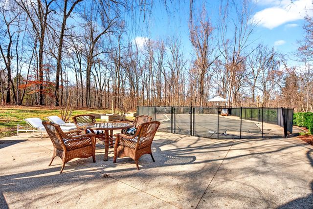 2974 W Mor Dr, Clarksville, TN 37043