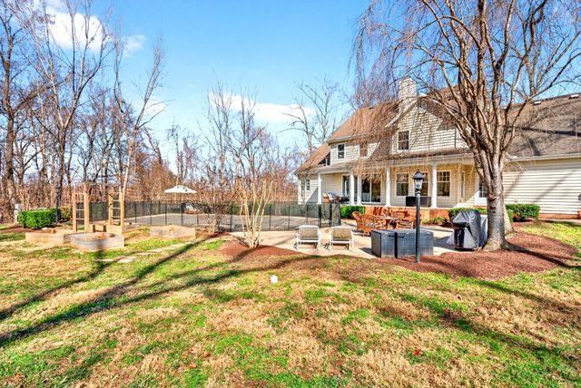 2974 W Mor Dr, Clarksville, TN 37043