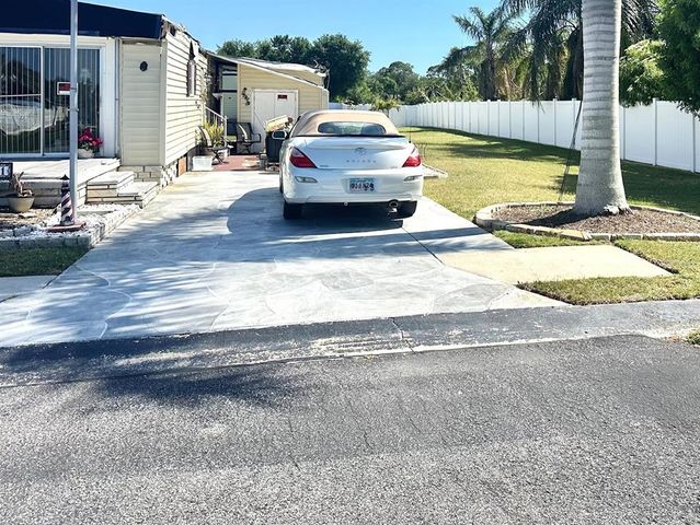 6100 62ND AVENUE N 11, Pinellas Park, FL 33781