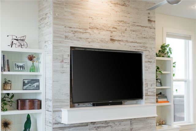 634 SW B Street, Bentonville, AR 72712