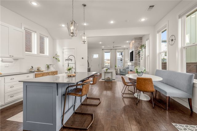 634 SW B Street, Bentonville, AR 72712