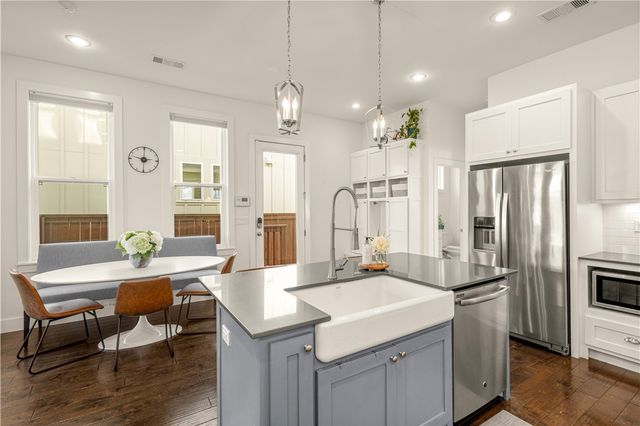 634 SW B Street, Bentonville, AR 72712