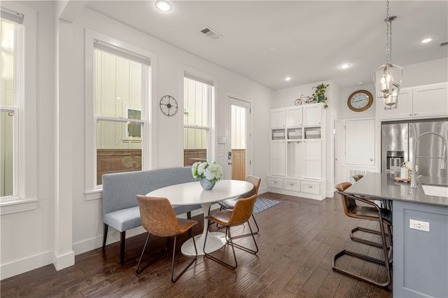 634 SW B Street, Bentonville, AR 72712