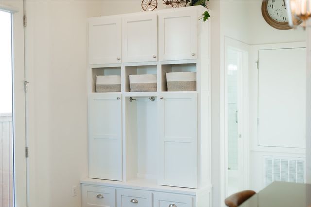 634 SW B Street, Bentonville, AR 72712