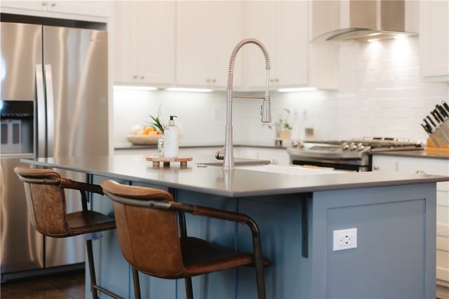 634 SW B Street, Bentonville, AR 72712