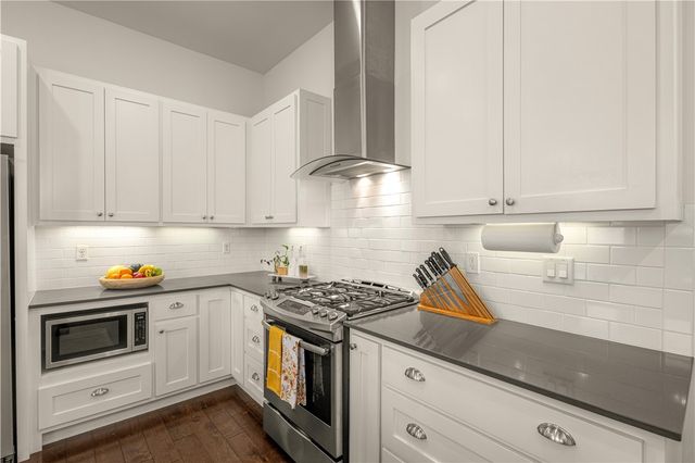 634 SW B Street, Bentonville, AR 72712