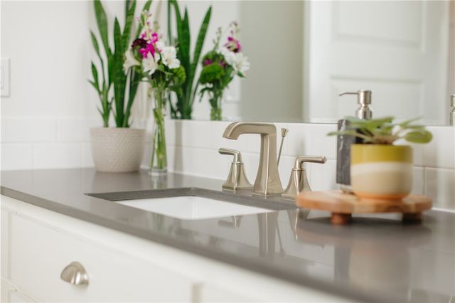 634 SW B Street, Bentonville, AR 72712