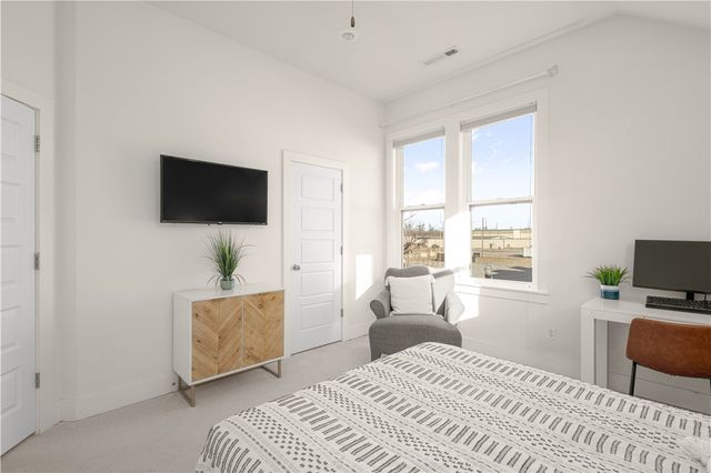 634 SW B Street, Bentonville, AR 72712