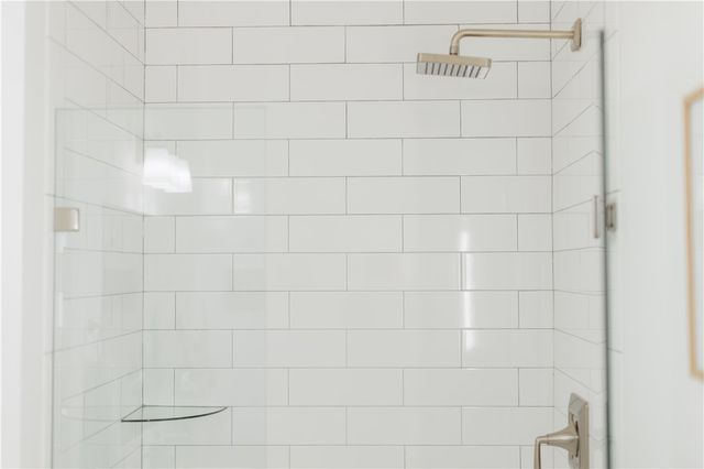 634 SW B Street, Bentonville, AR 72712