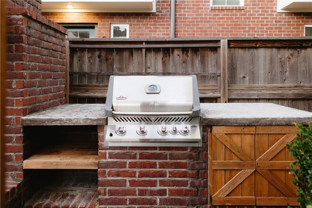 634 SW B Street, Bentonville, AR 72712