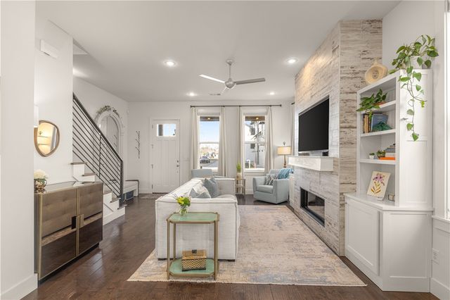 634 SW B Street, Bentonville, AR 72712