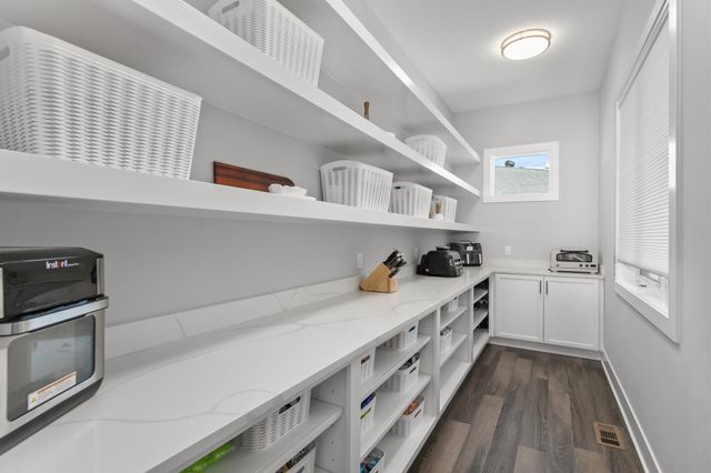 4829 159th Street, Urbandale, IA 50323