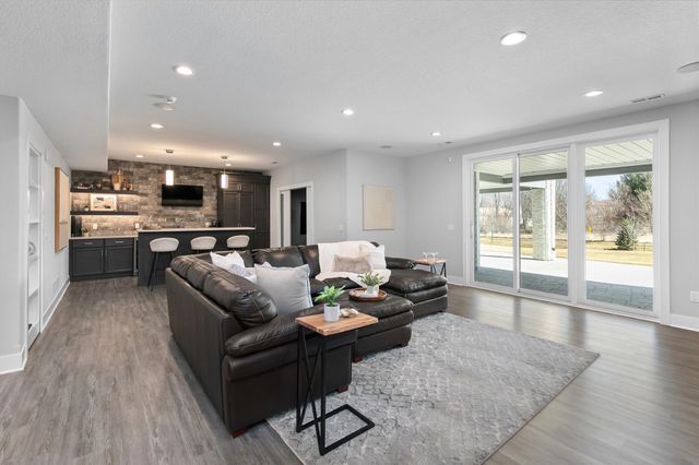 4829 159th Street, Urbandale, IA 50323