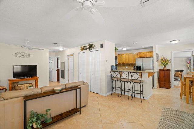 2903 W PAXTON, Tampa, FL 33611