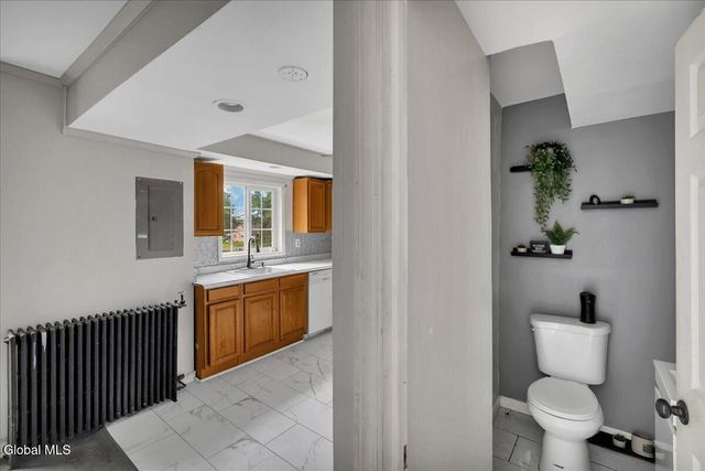 715 2nd Avenue, Troy, NY 12182