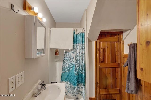 715 2nd Avenue, Troy, NY 12182