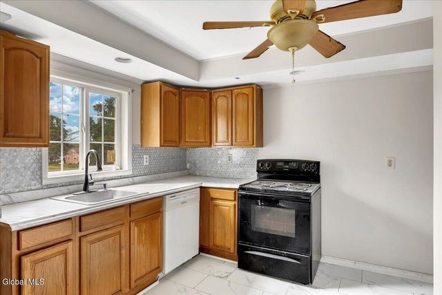 715 2nd Avenue, Troy, NY 12182