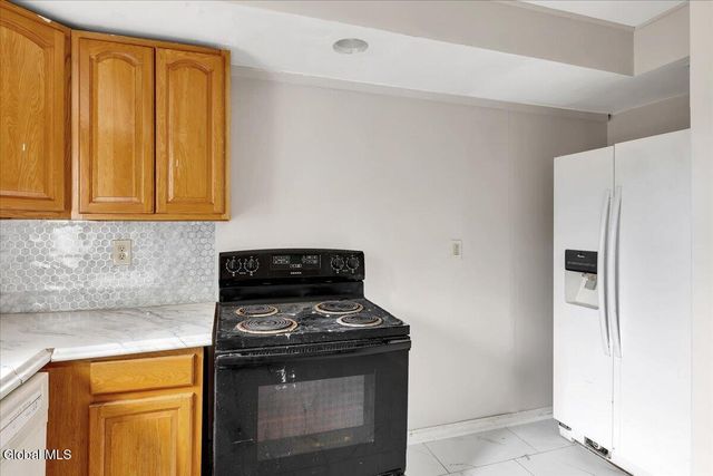 715 2nd Avenue, Troy, NY 12182
