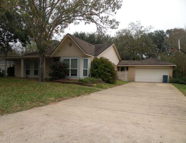 213 Duerr Drive, Bellville, TX 77418