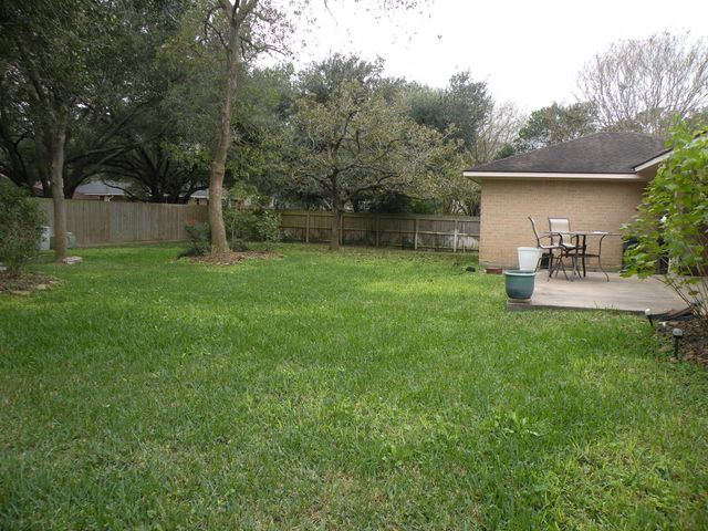 213 Duerr Drive, Bellville, TX 77418