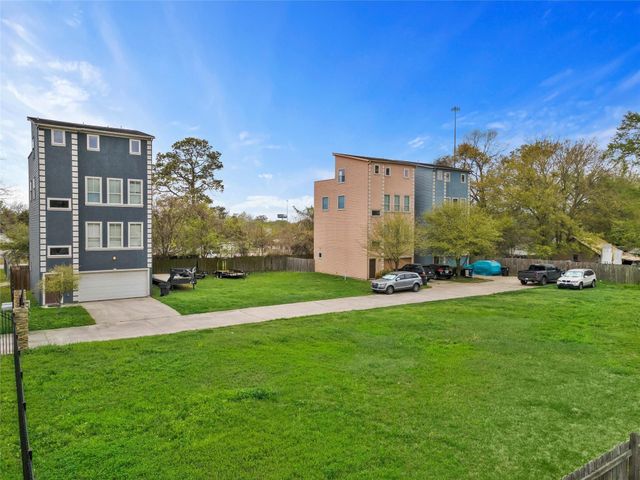 0 Eichwurzel All Lane, Houston, TX 77009