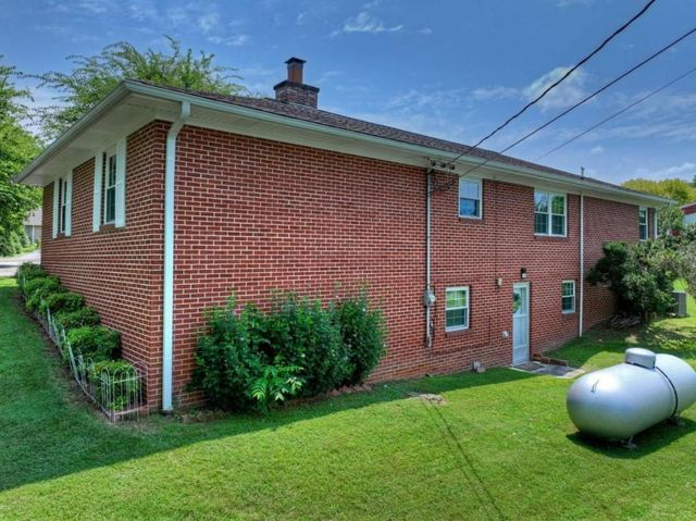 210 Lavista Drive, Blue Ridge, GA 30513