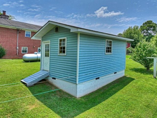 210 Lavista Drive, Blue Ridge, GA 30513