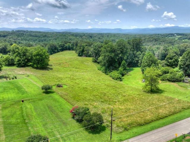 210 Lavista Drive, Blue Ridge, GA 30513