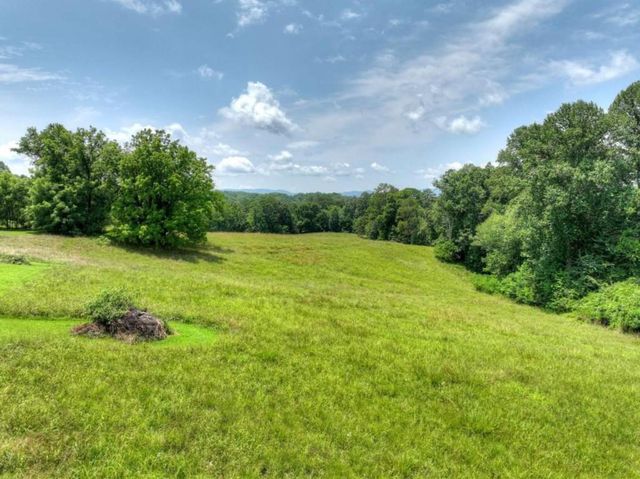 210 Lavista Drive, Blue Ridge, GA 30513