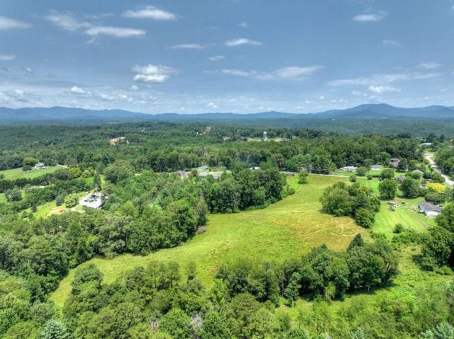 210 Lavista Drive, Blue Ridge, GA 30513