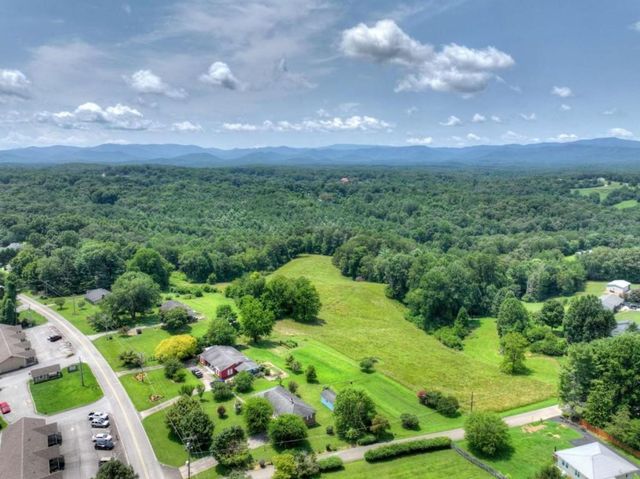210 Lavista Drive, Blue Ridge, GA 30513