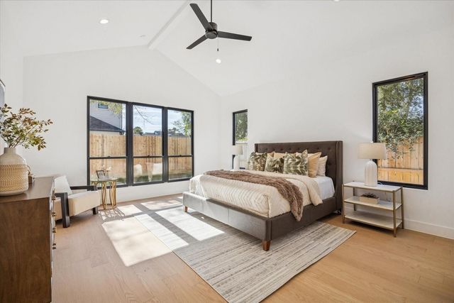 1807 Wakefield Drive, Houston, TX 77018