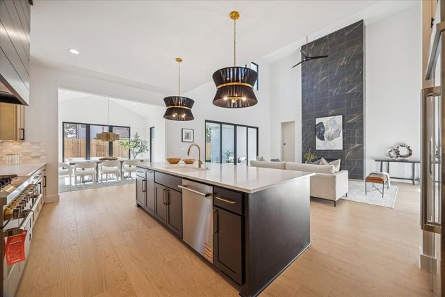 1807 Wakefield Drive, Houston, TX 77018