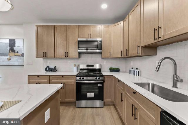3121 MCELDERRY ST, Baltimore, MD 21205