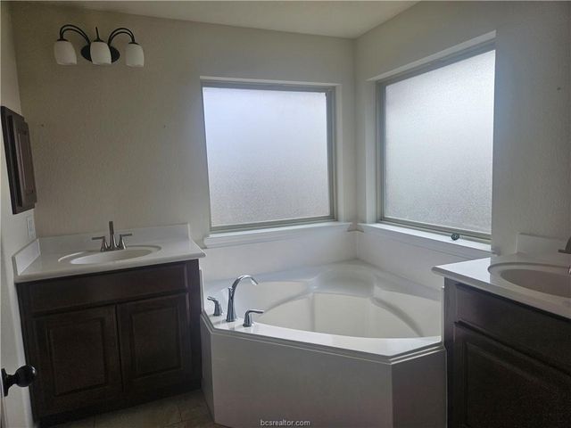 1208 Brunswick Court, College Station, TX 77845