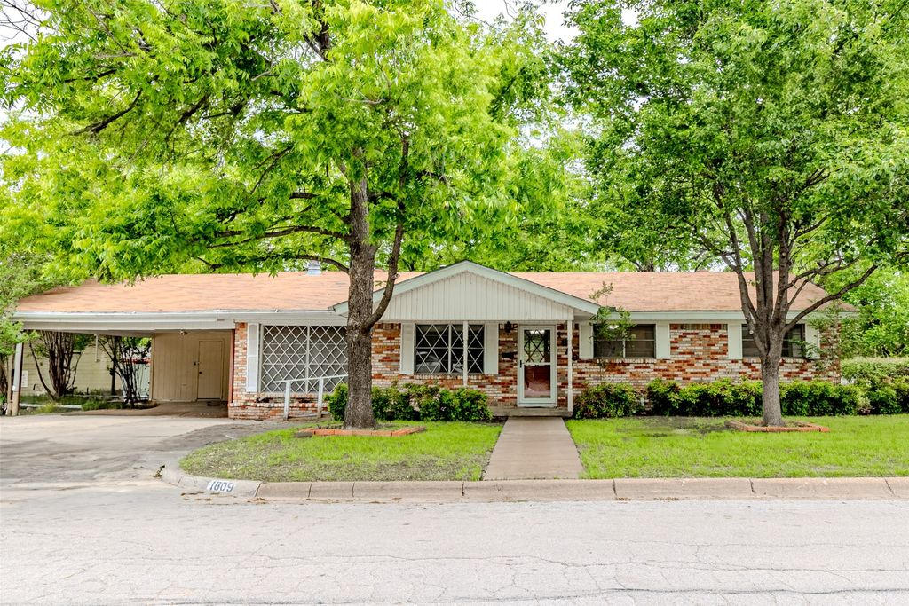 1809 Stevens Street, Bridgeport, TX 76426