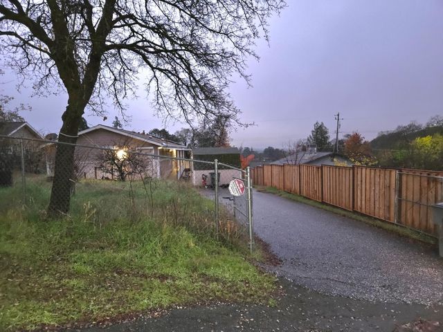160 Walker Dr, Auburn, CA 95603