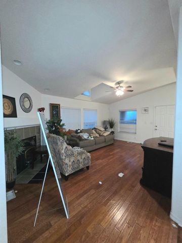 160 Walker Dr, Auburn, CA 95603