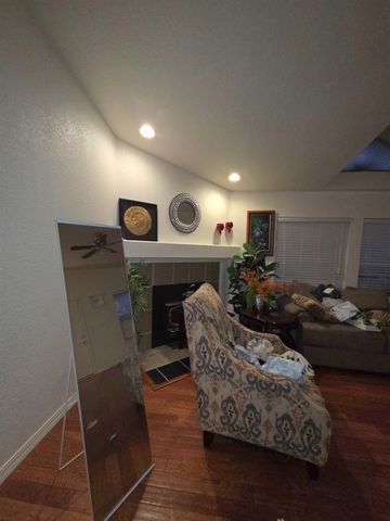 160 Walker Dr, Auburn, CA 95603