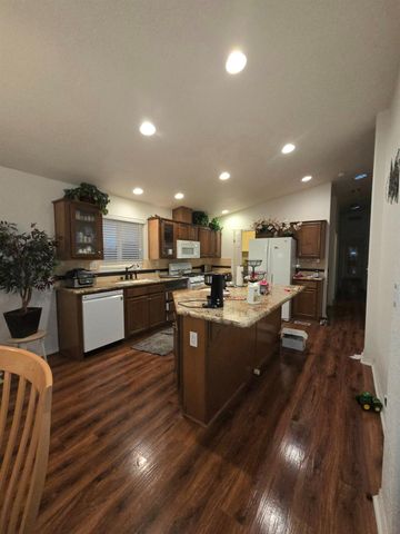 160 Walker Dr, Auburn, CA 95603